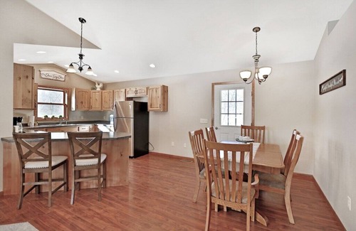 St Croix Falls Casa | Elroy's Place, rodeado de 980 acres privados de la propiedad de Big Rock Creek