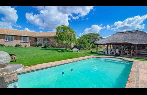 Roodeplaat Casa | Elysium Falls House
