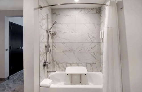 Alpharetta Hotel | Embassy Suites By Hilton Alpharetta Halcyon