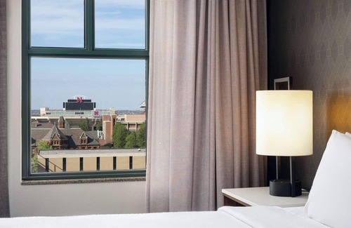 Downtown Lincoln Hotel | Embassy Suites Lincoln