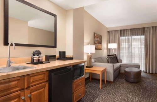 Rogers Hotel | Embassy Suites Northwest Arkansas - Hotel, Spa & Convention