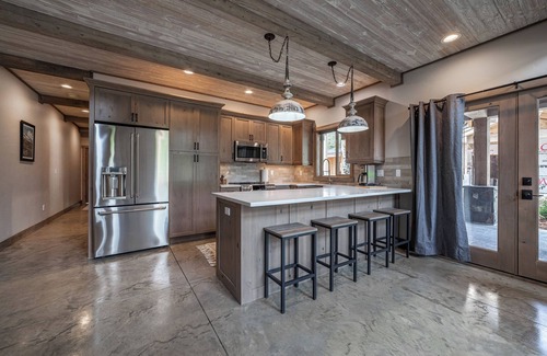 Coram Condominio | Embrace Adventure! 7 mi to GNP- 2bd/2ba Condo - Private Patio w/Hot Tub - #1-1