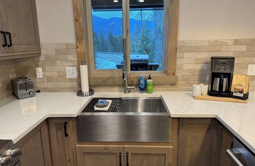 Coram Condominio | Embrace Adventure! 7 mi to GNP- 2bd/2ba Condo - Private Patio w/Hot Tub - #1-1