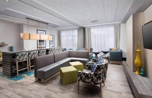 Seybold Hotel | Embrace the Miami Vibe! Free Breakfast, Outdoor Pool, Pet-friendly!