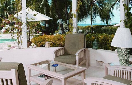 Gibbs Bay Villa | Emerald Beach 1 - Villa Solandra | Beach Front - Located in Exquisite Gibbs Bay with Private Chef Services