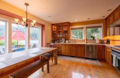 Port Angeles Casa | Emerald Haven Lakeside Paradise, Ultimate Retreat