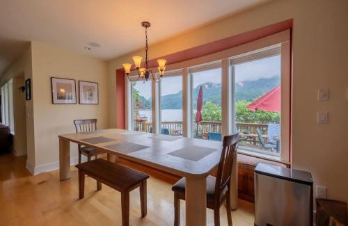 Port Angeles Casa | Emerald Haven Lakeside Paradise, Ultimate Retreat