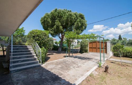Eretria Casa | Emerald House