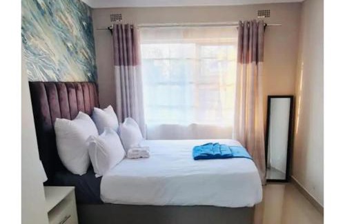 Harare Casa | Emerald Suite Sleeps 6 with Free Parking