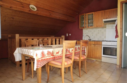 Saint-Pierre Apartamento | Casa rural en una antigua granja renovada en Haut-Jura