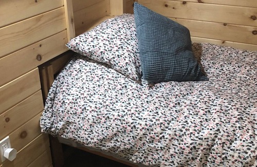 Bracebridge Casa | Emily's Cottage / Cozy Lakeside Bowyers Beach Retreat