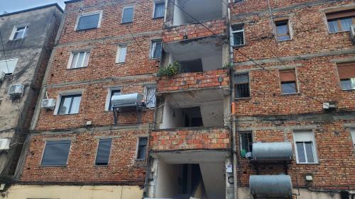 Elbasan Apartamento | Emmas Place- Apartamenti modern por miqesor ne qender te Elbasanit