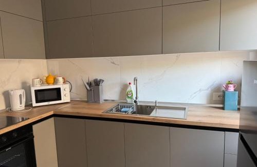 Elbasan Apartamento | Emmas Place- Apartamenti modern por miqesor ne qender te Elbasanit