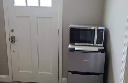 Emmaus Apartamento | Emmaus contemporary private entrance guest room