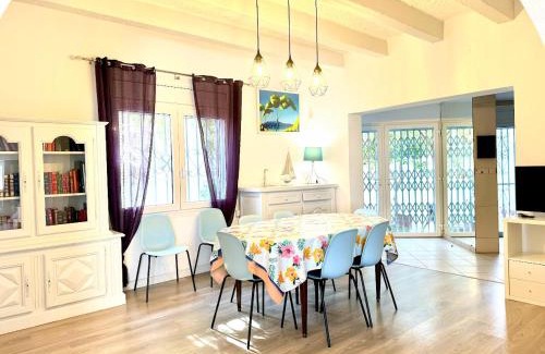 Empuriabrava Casa | Empurialola -Encantadora Casa con jardin cerca del centro -142