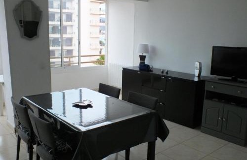 Santa Margarida Apartamento | Encantador apartamento de 1 habitación con piscina y jardín en Roses Santa-Margarita - ES-204-24