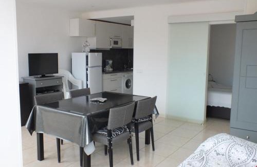 Santa Margarida Apartamento | Encantador apartamento de 1 habitación con piscina y jardín en Roses Santa-Margarita - ES-204-24