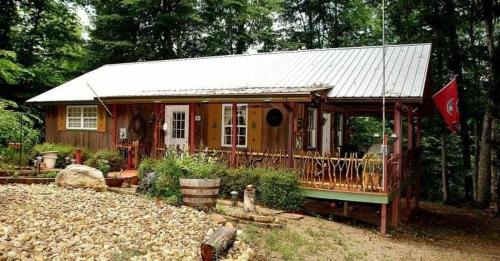 Newport Casa | Enchanted Cottage - 1 Bedrooms, 1 Baths, Sleeps 2 cabin