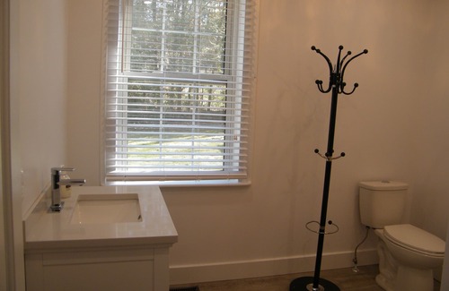 Paris Casa | Enchanted Cottage in Paris Ontario