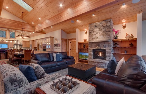 Ridgewood Casa | Ridge Encantado: 4 dormitorios / 3. 5 BA cuatro dormitorios en Carnelian Bay, capacidad para 10