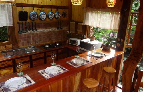 Cahuita Casa | Experiencia Enchanted Tree House con todas las comodidades!
