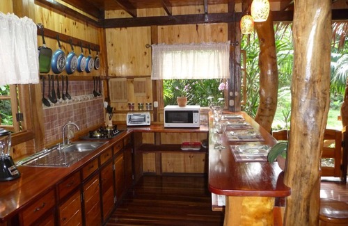 Cahuita Casa | Experiencia Enchanted Tree House con todas las comodidades!