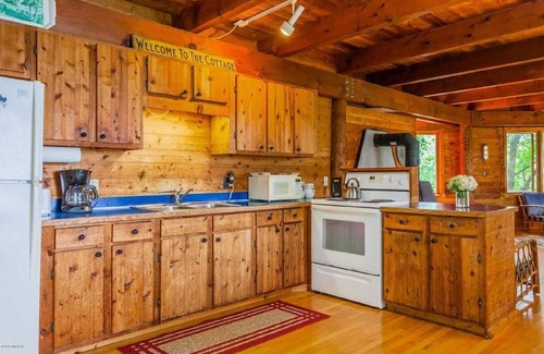 West Olive Casa | Cabaña en el árbol encantada en el lago Michigan - Cerca de Grand Haven y Holanda