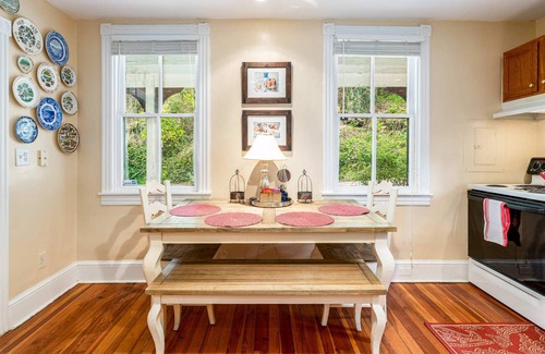 Harpers Ferry Casa | Enchanting Cottage, walk to Downtown Harpers Ferry