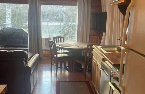 Cooper Landing Cabina | Enchanting Kenai River Retreat