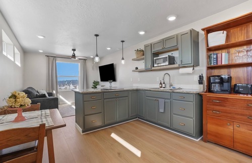 Caldwell Casa | Enclave - Private King 1 Bedroom Sleeps 4! Outdoor Patio View