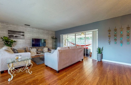 Survey Creek Casa | Enclosed Yard, Covered Porch, & Foosball - Dogs ok