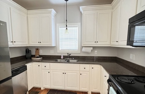 Tallassee Casa | END OF THE LINE - Lake Martin views- Sleeps 12