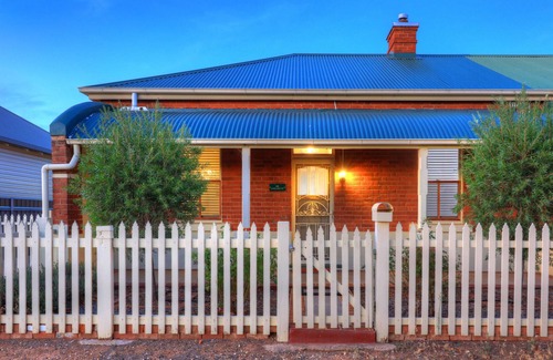 Dubbo Hotel | Endeavour Court Motor Inn