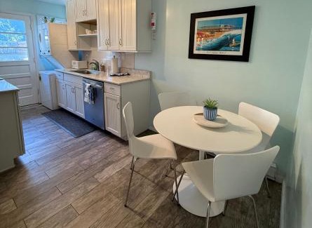 Northeast Virginia Beach Casa | Endless Beach #B,Oceanfront, 3bedrooms-2bath-Pet Friendly