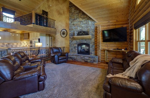 Whitewood Cabina | Endless Pines. Black Hills Cabin with views, hot tub and deck!