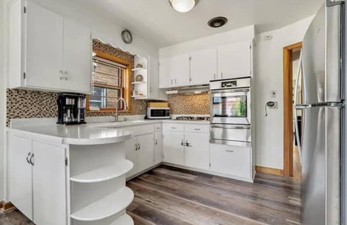 Dunning Apartamento | English style brick Tudor