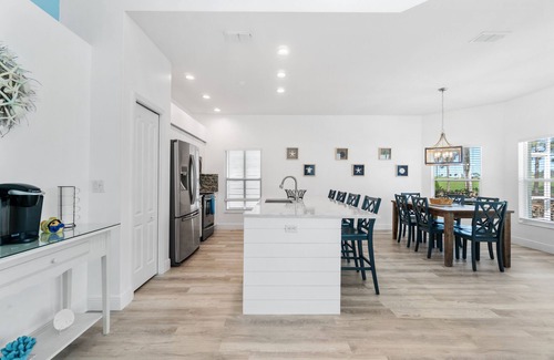 Falcons Glen Casa | Enjoy a beautiful, pool home on the golf course in Lely Resort