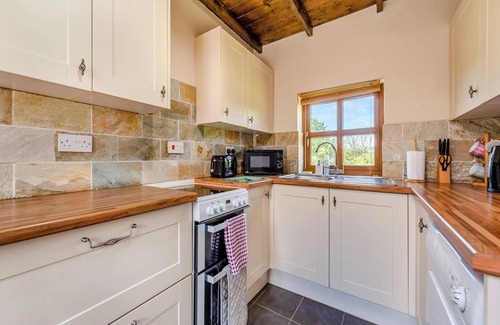 Kidwelly Cabaña | Enjoy a Carmarthenshire countryside break at this peaceful farm stay.