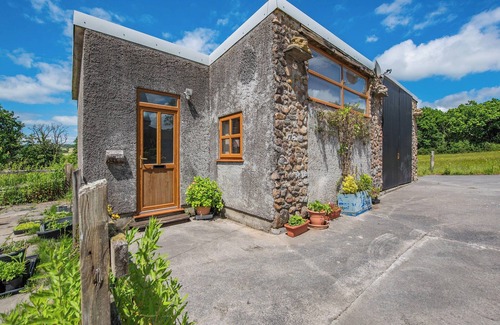 Kidwelly Cabaña | Enjoy a Carmarthenshire countryside break at this peaceful farm stay.