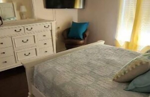 Saint Cloud Casa | Enjoy a cottage experience in a historical city.