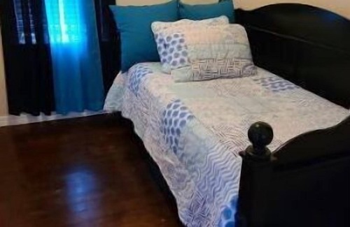 Saint Cloud Casa | Enjoy a cottage experience in a historical city.