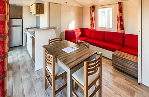 Saint-Privat-des-Vieux Casa | Enjoy a relaxing break close to nature in this mobile home.