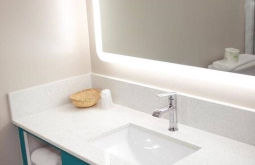 South Gate Casa | Enjoy a good deal on a comfortable stay in a convenient location