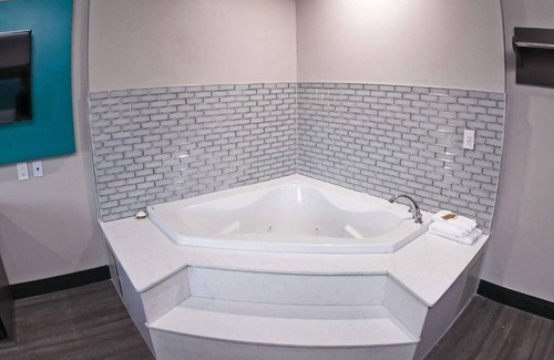 South Gate Casa | Enjoy a good deal on a comfortable stay in a convenient location