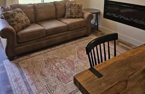 Gardiner Casa | Enjoy a Hassle-Free Stay! Heated Pool, Free Parking, Close to Gardiner Downtown