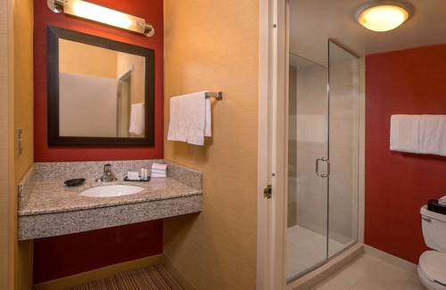 Durham Hotel | Enjoy A Hassle-Free Stay! Free Parking, Pool, Pets Allowed, Near Cook Road Farm