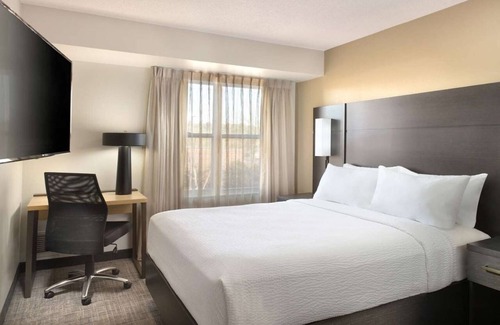 Morrisville Hotel | Enjoy a Hassle-Free and Suiting Stay! Free Breakfast, Outdoor Pool, Pets Allowed