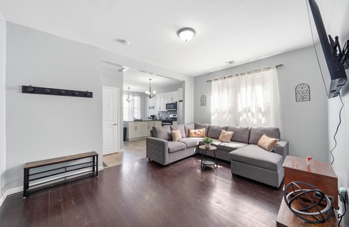 Constable Hook Casa | Enjoy a peaceful and conveniently located stay at this modern comfortable 3-bedroom apartment in Bayonne, where convenience meets comfort! Situated in a prime location, our home offers easy access to plenty amenities, making it the perfect choic