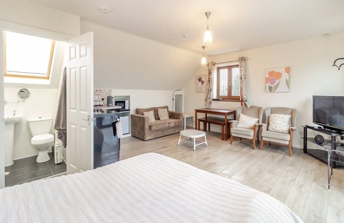 Cwm Frwd Oer Cabaña | 1 bedroom accommodation in Pontypool