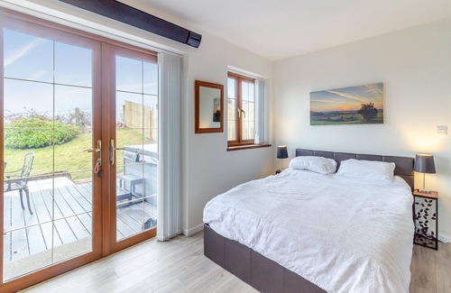 Cwm Frwd Oer Cabaña | 1 bedroom accommodation in Pontypool